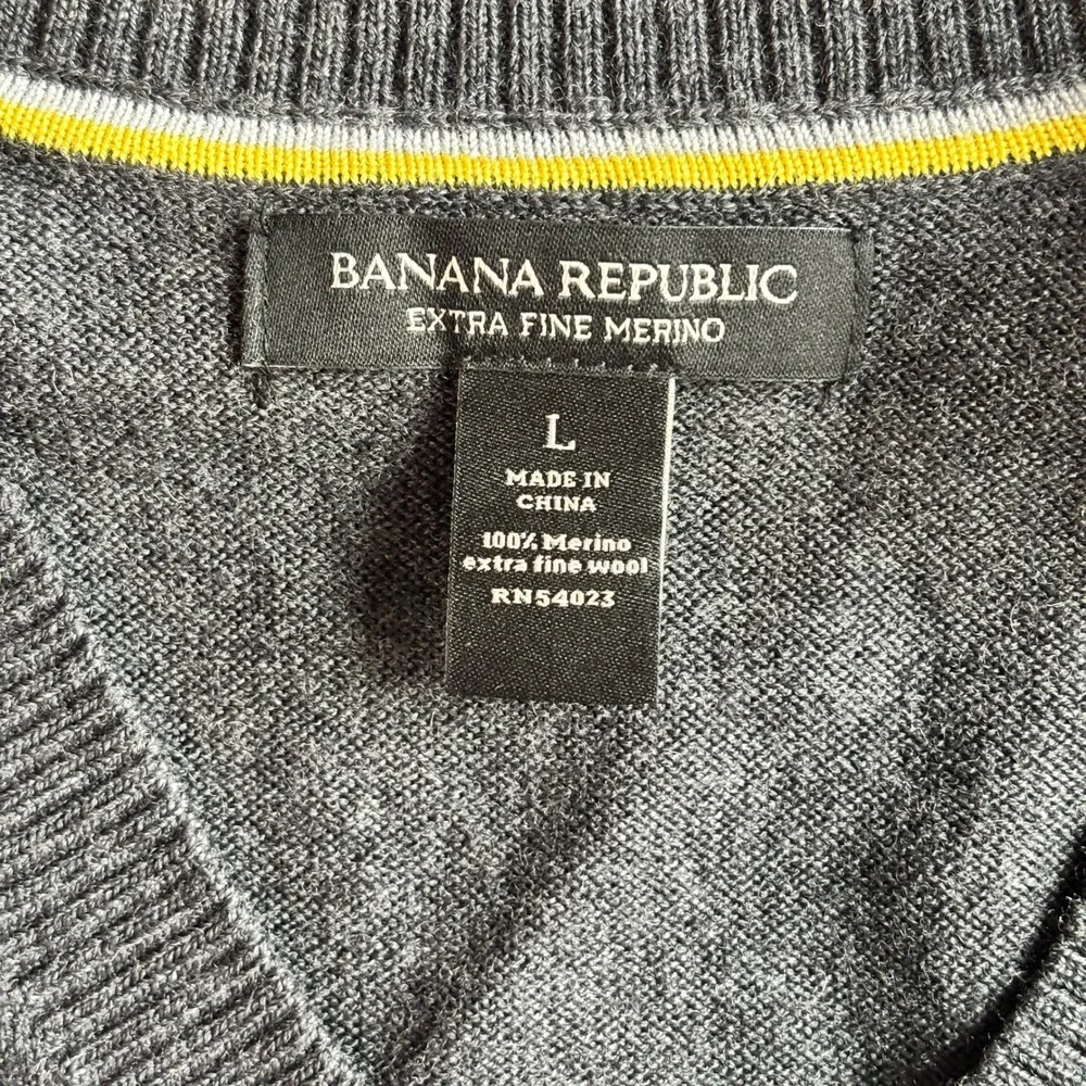 Banana Republic Mens Gray Extra Fine Merino Wool V-Neck Sweater‎ Large RN54023